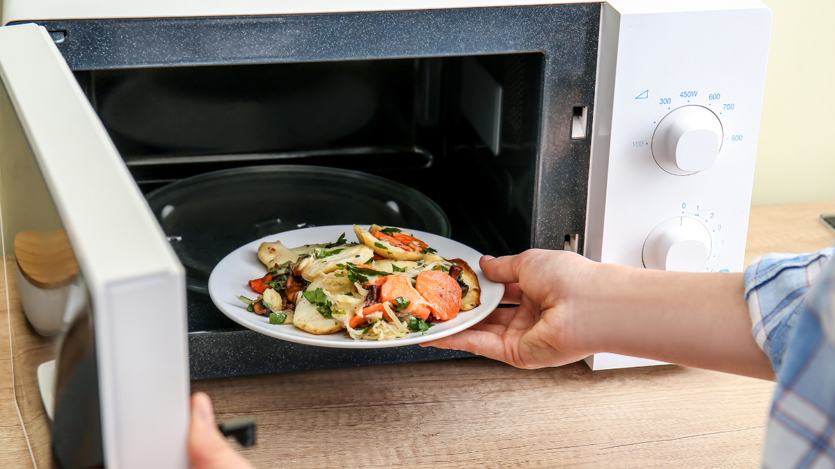 STOP Using the Microwave – What Cooking in the Microwave Does to Food