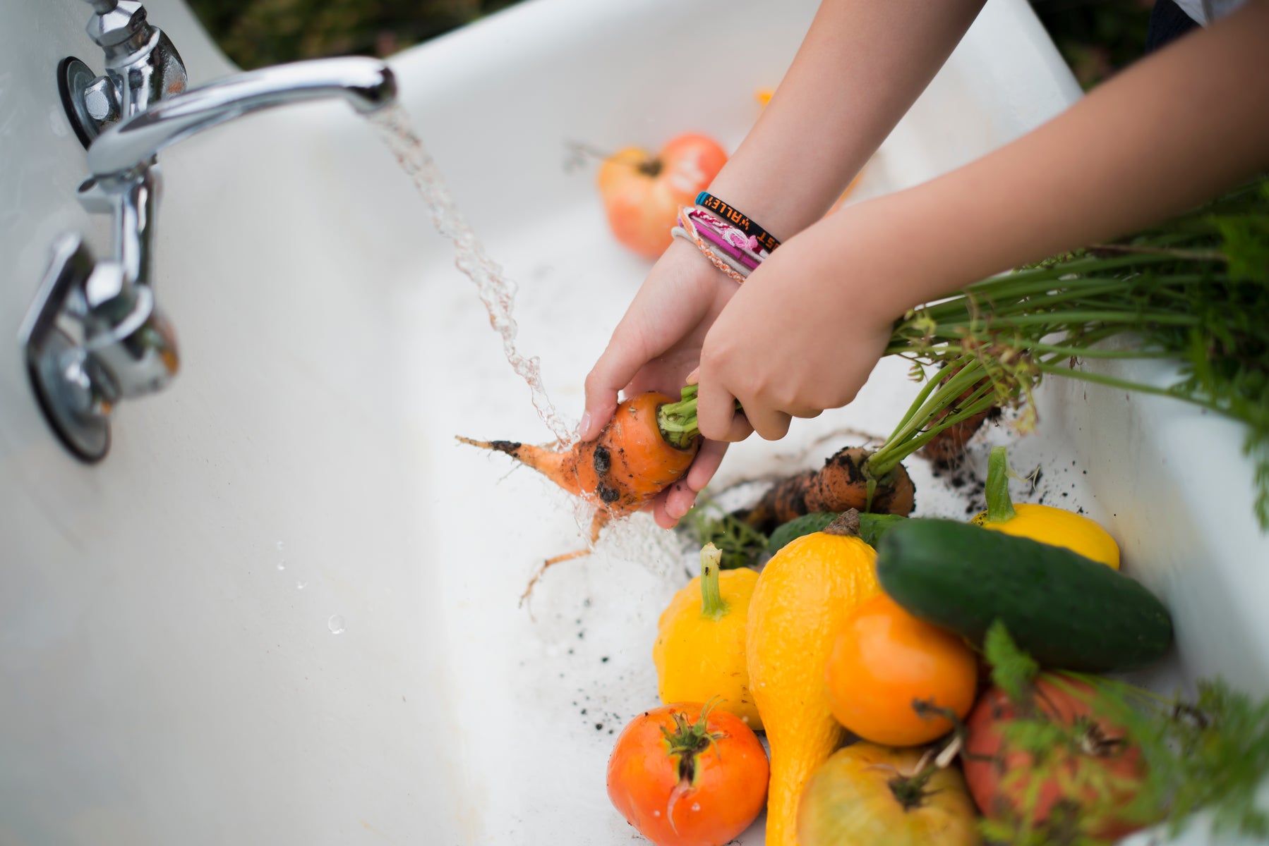 5 DIY Tips To Keep Your Fruits & Veggies Fresh!